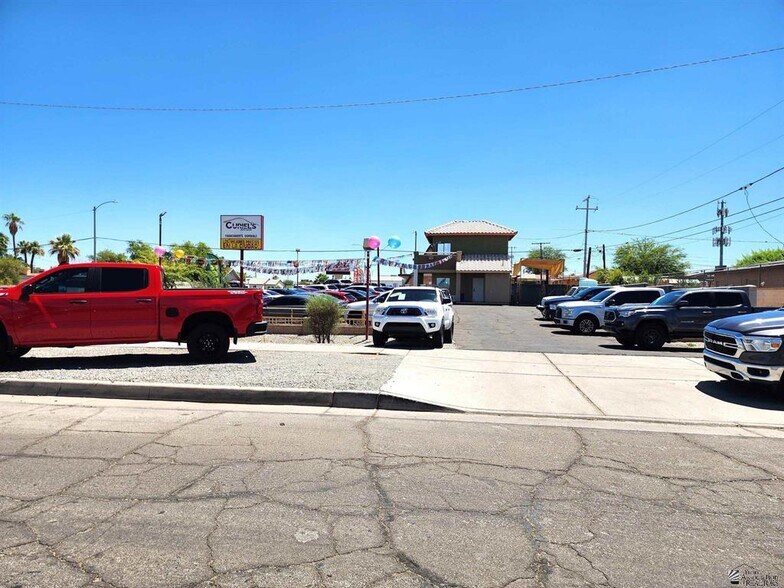 More Photos Of 877 W 8th St, Yuma Auto Dealership For Sale