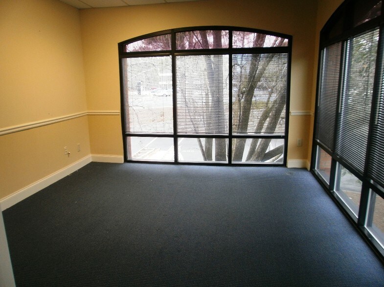 More Photos Of 1950 N Park Pl, Atlanta Office For Sale