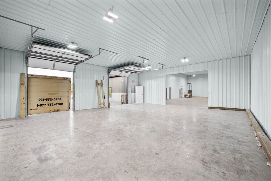 More Photos Of 1040 Smokestack Dr, Clarksville Warehouse For Lease
