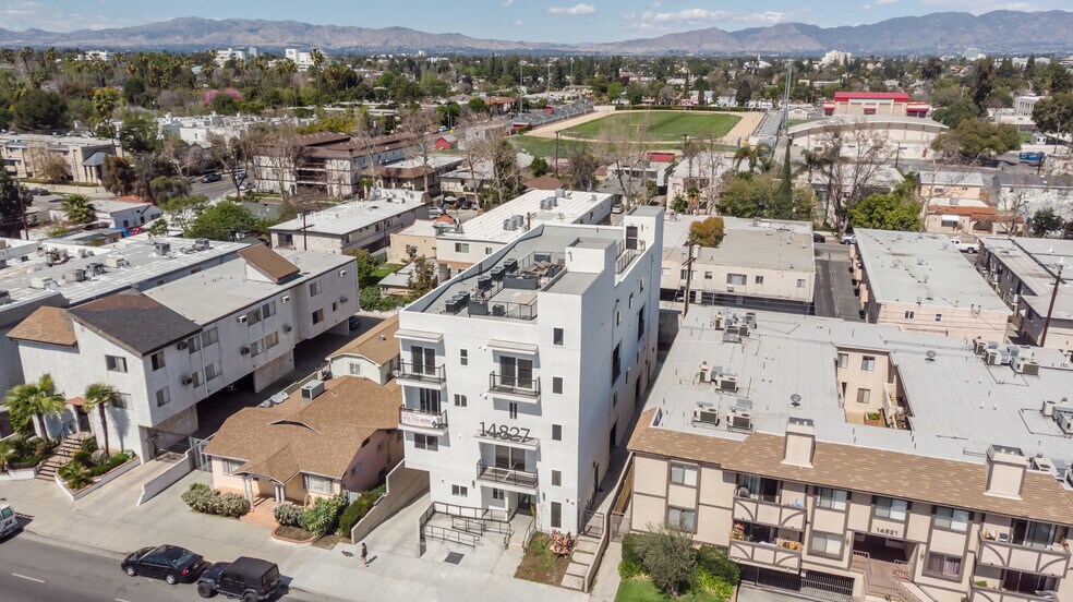 More Photos Of 14827 W Victory Blvd, Van Nuys Apartments For Sale