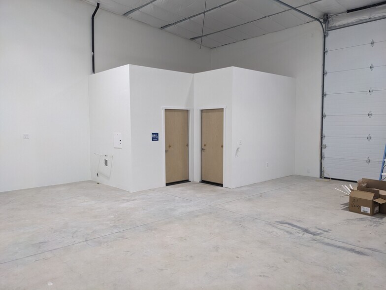 More Photos Of 35 W Owyhee Ave, Homedale Warehouse For Lease