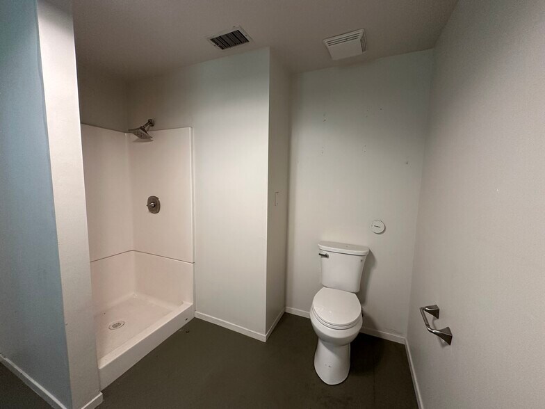 More Photos Of 2315-2325 Jesse St, Los Angeles Warehouse For Sale