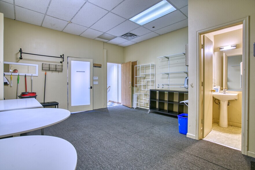 More Photos Of 943 Pearl St, Boulder Storefront Retail Office For Lease