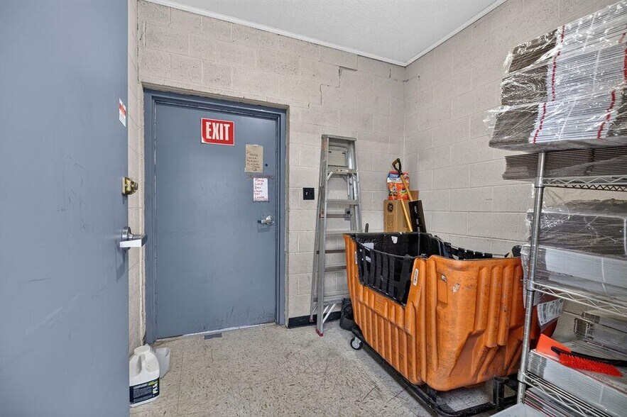 More Photos Of 555 MT Torrey Rd, Lyndhurst Post Office For Sale
