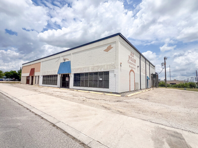 Primary Photo Of 1606-1610 N Colorado St, San Antonio Warehouse For Lease