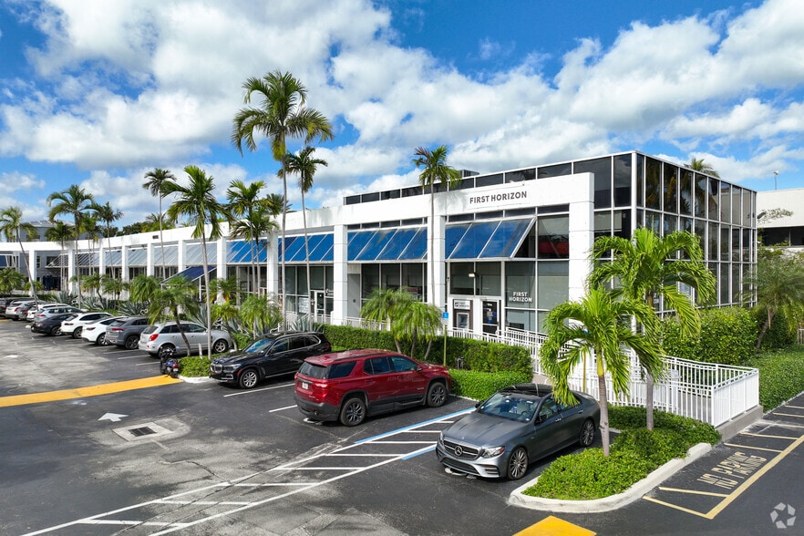 Primary Photo Of 260 Crandon Blvd, Key Biscayne Bank For Sale