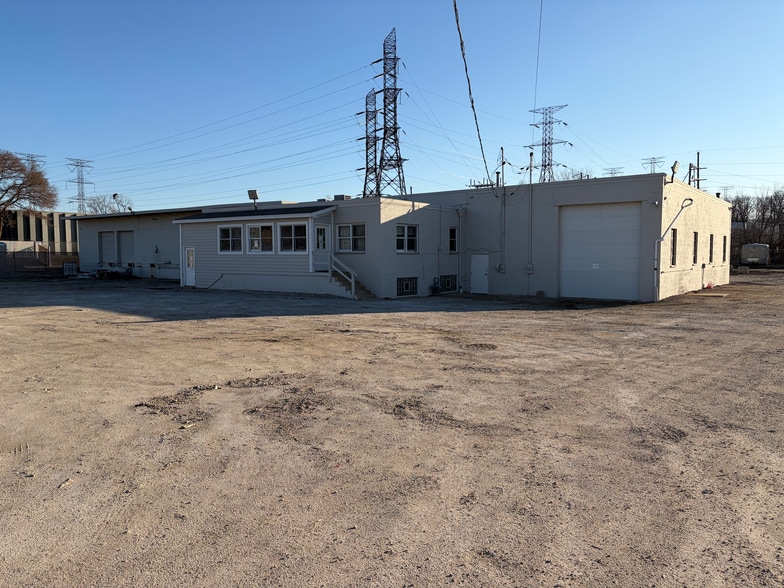 Primary Photo Of 1285 Aurora Avenue Ln, Aurora Warehouse For Lease