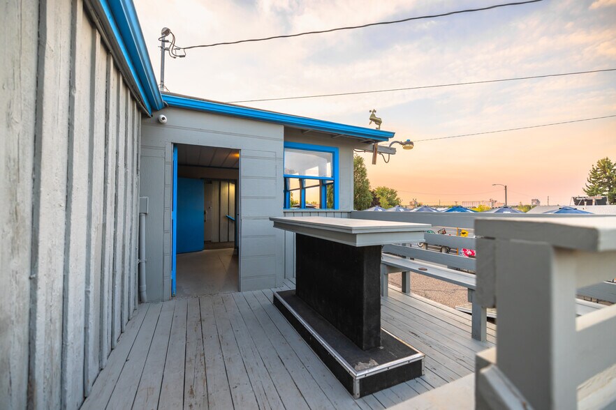 More Photos Of 1126 Smelter Ave NE, Black Eagle Bar For Sale