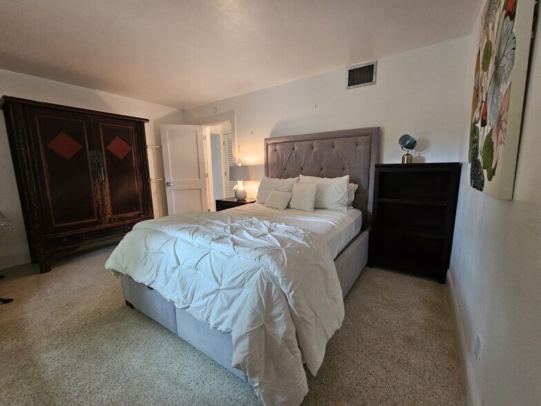 More Photos Of 4512 Seagrape Dr, Lauderdale-by-the-Sea Multifamily For Sale
