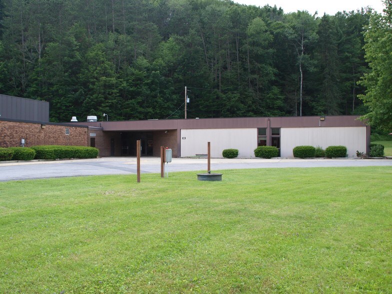 More Photos Of 201 Hoovertown Rd, Penfield Light Manufacturing For Lease