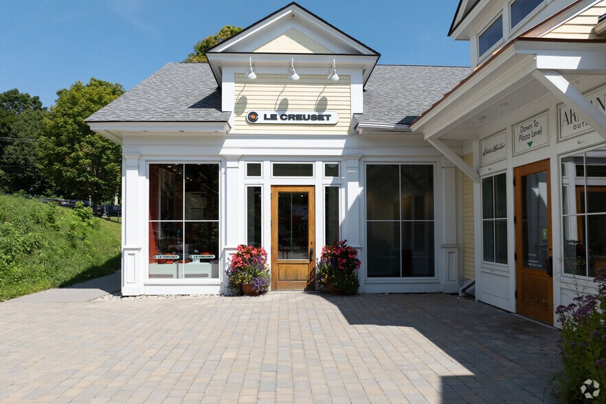 More Photos Of 135 Depot St, Manchester Center General Retail For Lease