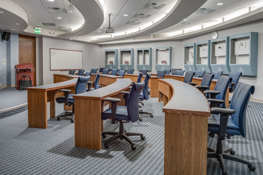 More Photos Of 3825 Columbus Rd, Granville Loft Creative Space For Lease