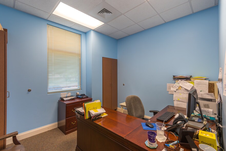 More Photos Of 897 Von Kolnitz Rd, Mount Pleasant Medical For Lease