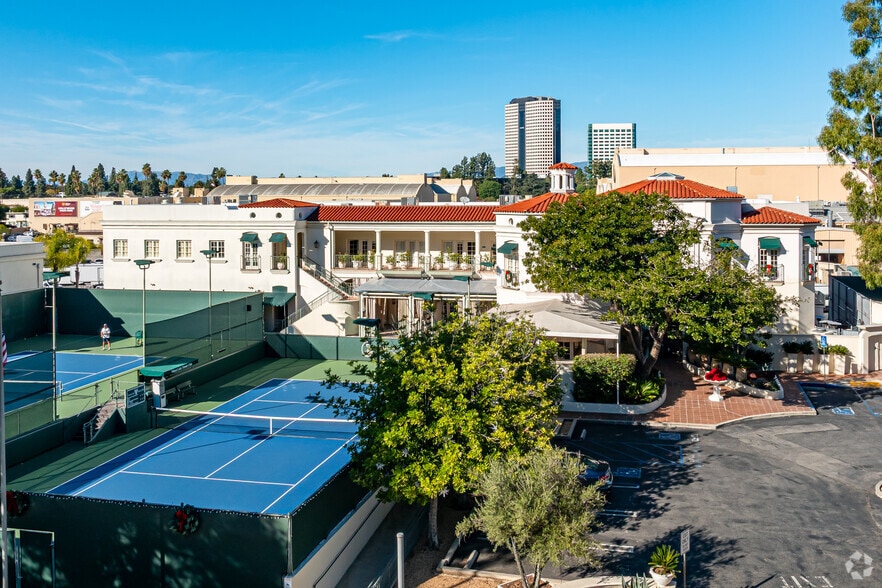 More Photos Of 6711 Forest Lawn Dr, Los Angeles Office For Lease