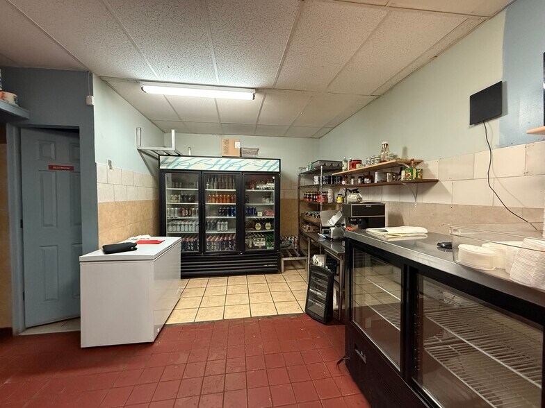 More Photos Of 6501 Elmwood Ave, Philadelphia Convenience Store For Sale