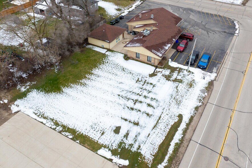 More Photos Of 6290 S Martin Rd, New Berlin Restaurant For Sale