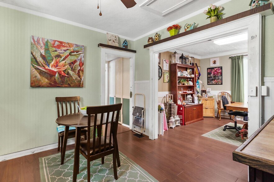 More Photos Of 1024 W Main St, Leesburg Storefront Retail Residential For Sale