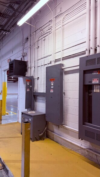 More Photos Of 3517 Frutas Ave, El Paso Manufacturing For Lease