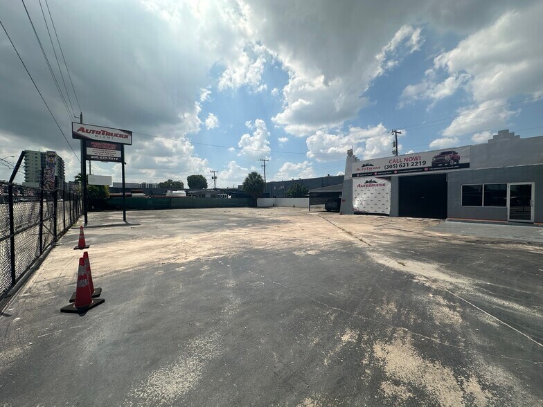 More Photos Of 3325 NW 36th St, Miami Auto Repair For Sale