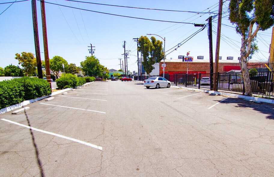 More Photos Of 4917 Whittier Blvd, Los Angeles Storefront For Sale
