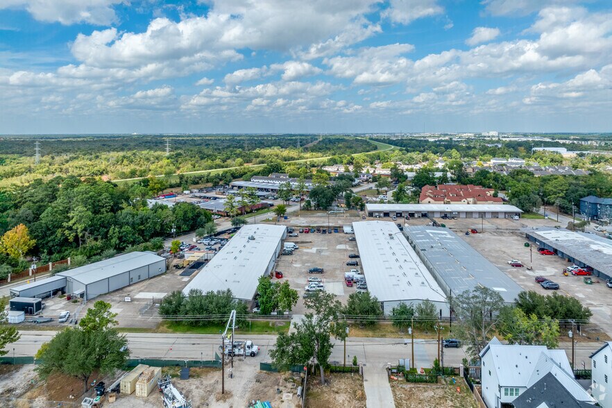 More Photos Of 1800 Sherwood Forest St, Houston Warehouse For Lease