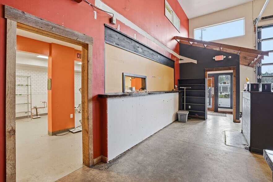 More Photos Of 4110 S Bowdish Rd, Spokane Light Distribution For Lease