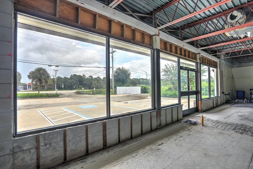 More Photos Of 8801 20th St, Vero Beach Convenience Store For Lease