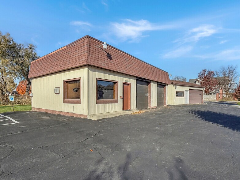 Primary Photo Of 2200 Easton Blvd, Des Moines Auto Dealership For Sale