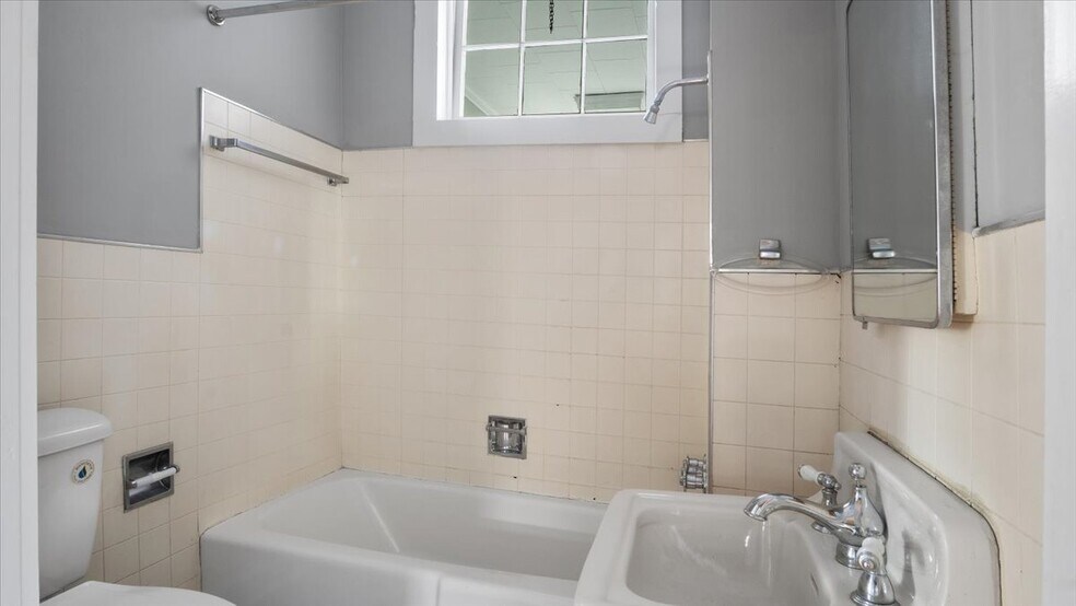 More Photos Of 109 Gilliam St, Oxford Medical For Lease