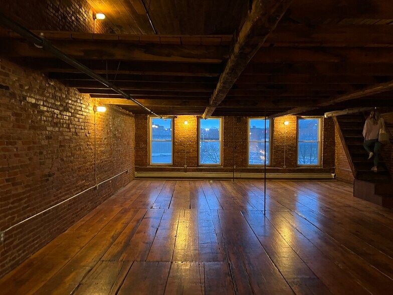 More Photos Of 106 Genesee St, Utica Restaurant For Lease