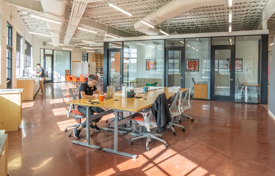 More Photos Of 121 St Emanuel St, Houston Flex For Sale