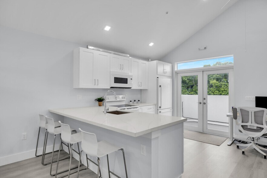 More Photos Of 82705 Overseas Hwy, Islamorada General Retail For Sale