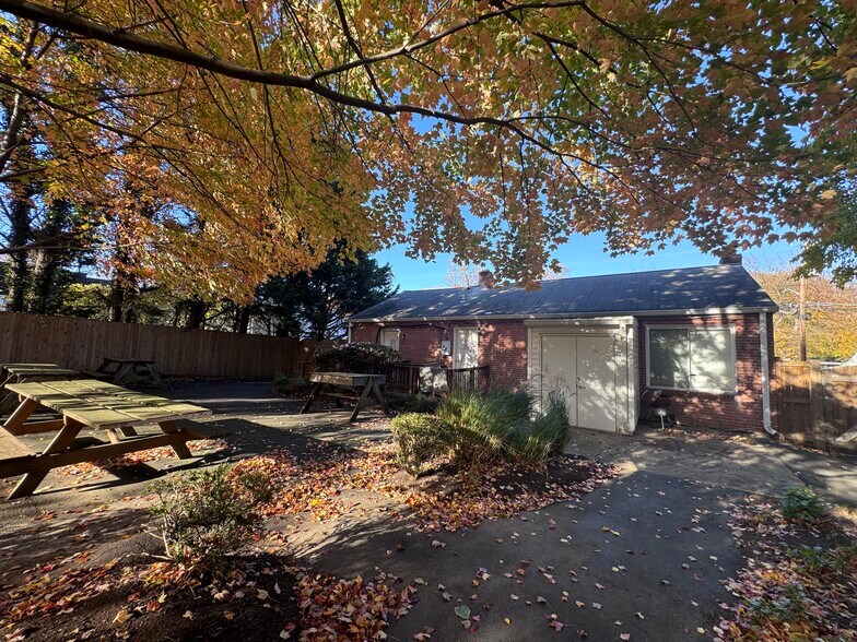 More Photos Of 7217 Poplar St, Annandale Office Residential For Sale