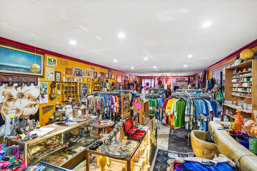 More Photos Of 6450 Bellingham Ave, North Hollywood Storefront Retail Office For Sale