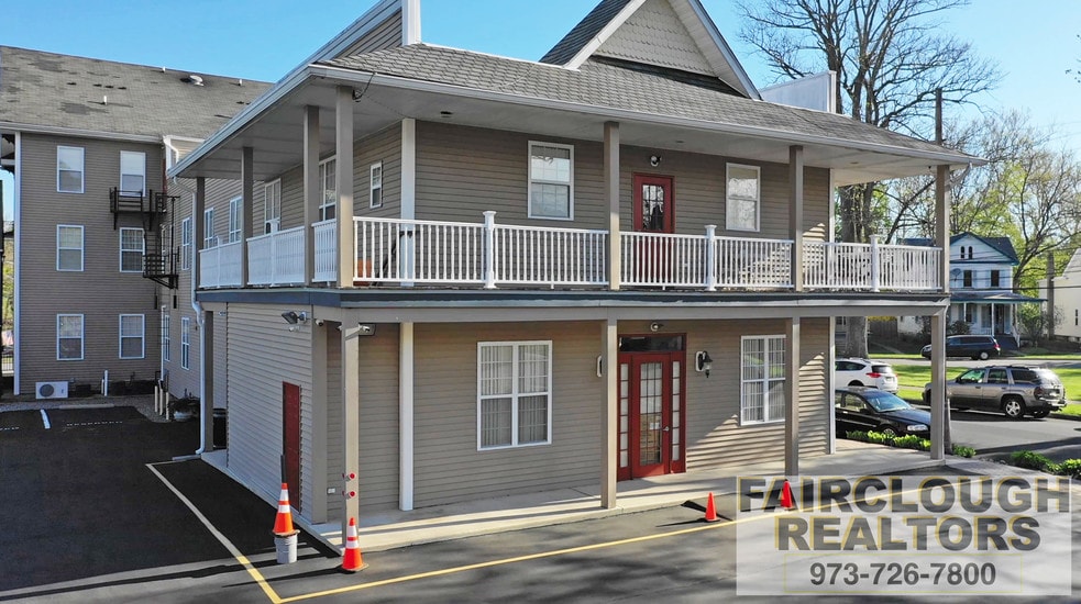 More Photos Of 430 Front St, Belvidere Hotel For Sale