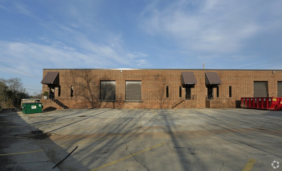 More Photos Of 584-594 Griffith Rd, Charlotte Warehouse For Lease