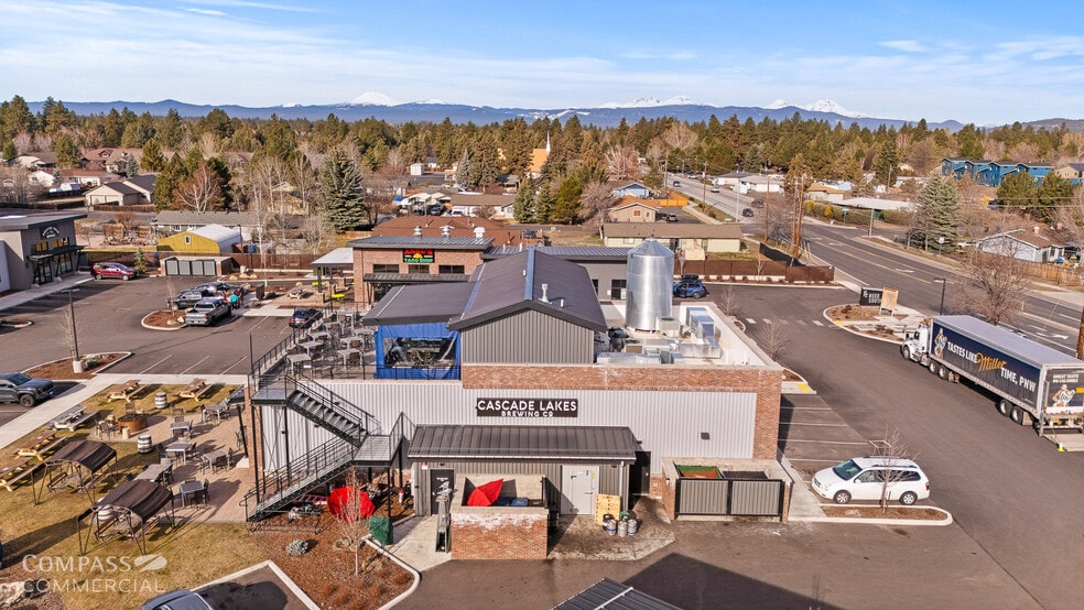 More Photos Of 21185 Reed Market Rd, Bend Storefront Retail Office For Lease