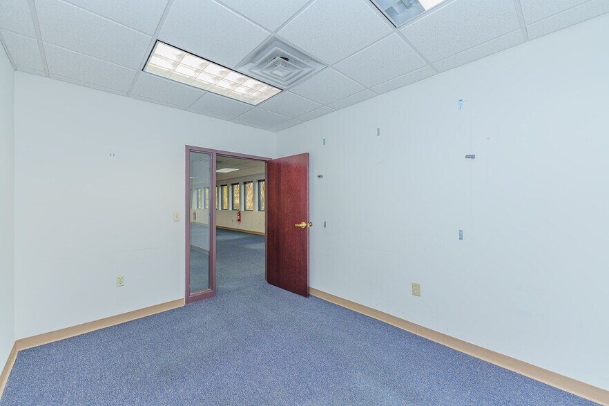 More Photos Of 10 Maxwell Dr, Clifton Park Medical For Lease