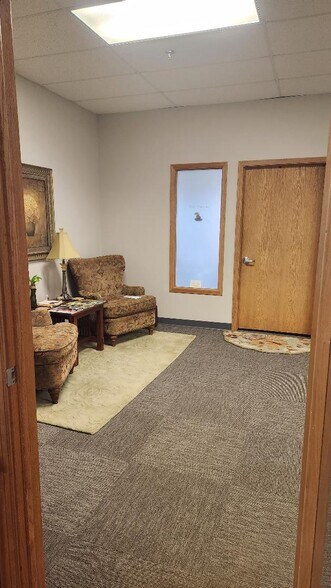 More Photos Of 1880-1888 E Fabyan Pky, Batavia Light Manufacturing For Lease