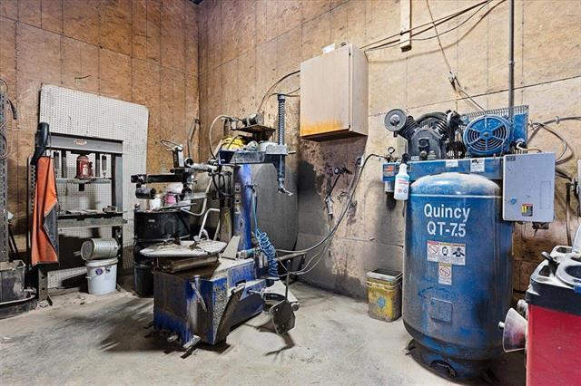 More Photos Of 401 N 5th St, Custer Industrial For Sale