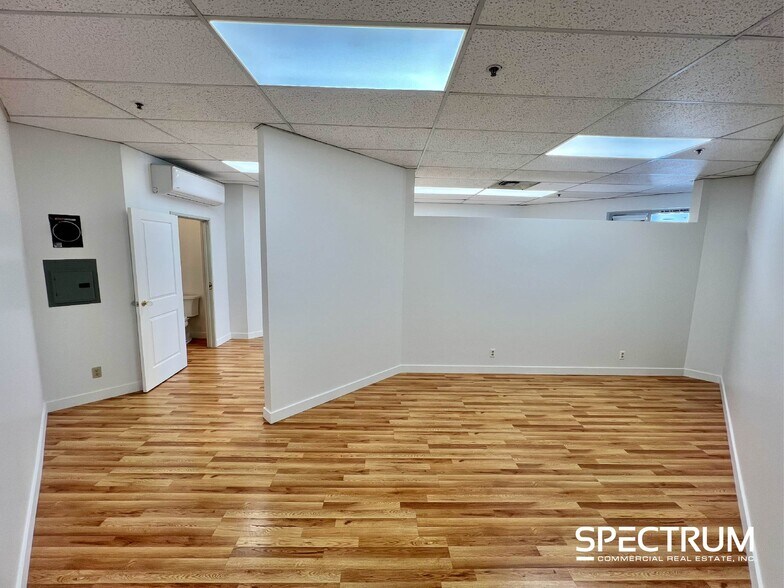 More Photos Of 23206 Lyons Ave, Santa Clarita Medical For Sale