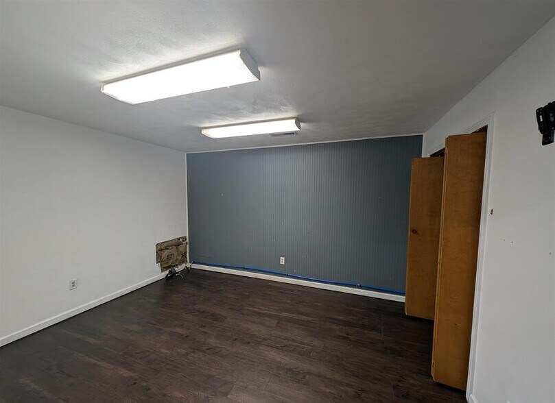 More Photos Of 206 N Main St, Creve Coeur Freestanding For Lease