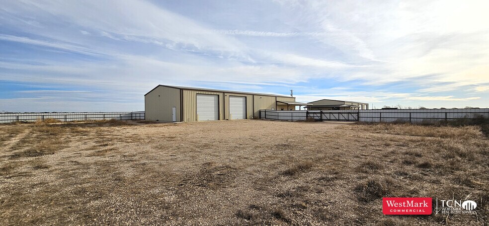 More Photos Of 9402 FM 1585, Wolfforth Warehouse For Lease