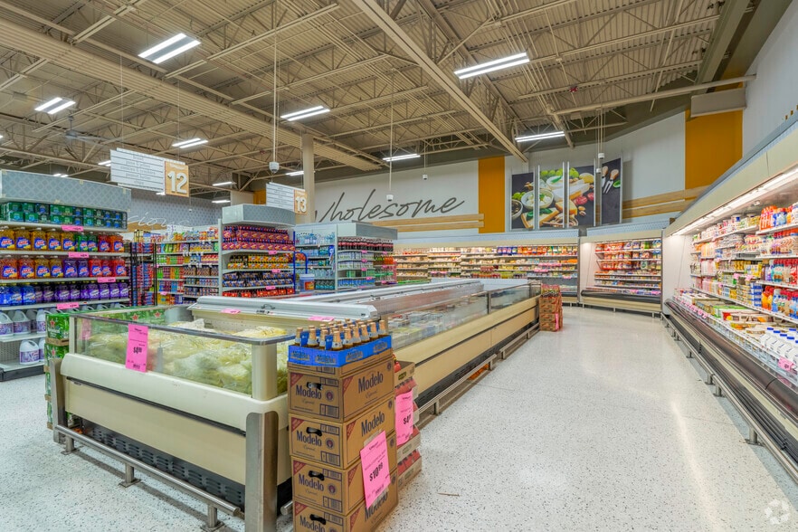 More Photos Of 4505-4599 N Pine Island Rd, Sunrise Unknown For Lease