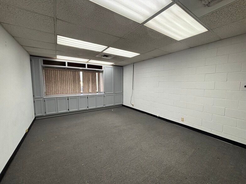 More Photos Of 1321 S Shamrock Ave, Monrovia Manufacturing For Lease