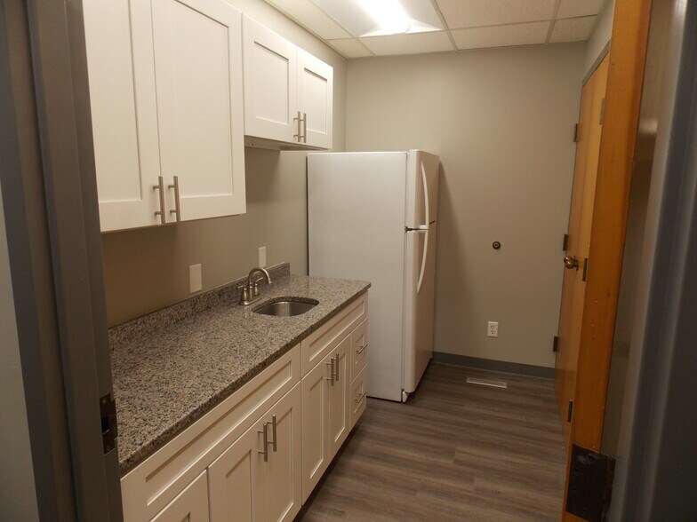 More Photos Of 4830-4840 Bob Billings Pky, Lawrence Office For Lease