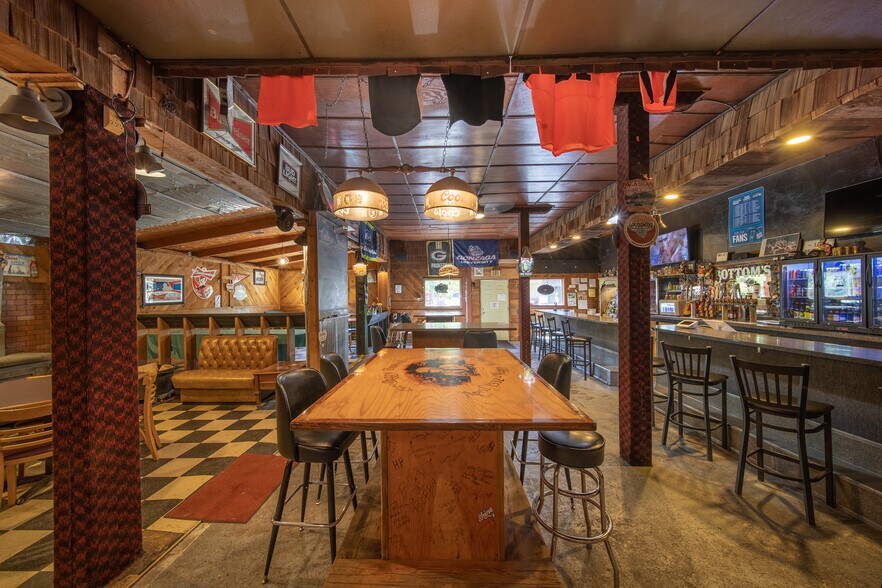 More Photos Of 309 Main, Juliaetta Bar For Sale