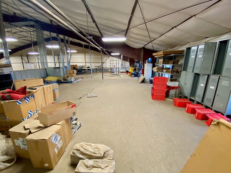 More Photos Of 5066 Owan Industrial Park Dr, Williston Warehouse For Lease