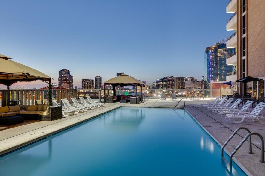 More Photos Of 1015 Elm St, Dallas Hotel For Sale