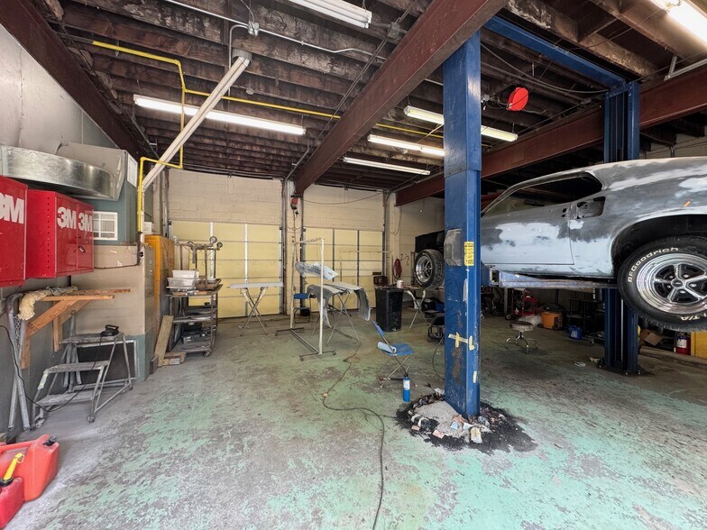 More Photos Of 4500-4508 E 27th St, Kansas City Service For Lease
